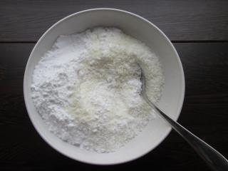 Jak upéct řezy Raffaello | hrnkový recept na kokosové řezy