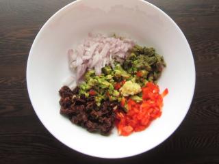 Jak na tatarák z avokáda | recept nejen pro vegetariány Jak na tatarák z avokáda | recept nejen pro vegetariány