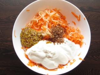 Jak na rychlý pikantní celerový salát s mrkví | podzimní recept Jak na rychlý pikantní celerový salát s mrkví | podzimní recept
