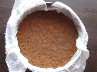 Jak upéct mandarinkový cheesecake s karamelovými sušenkami | recept