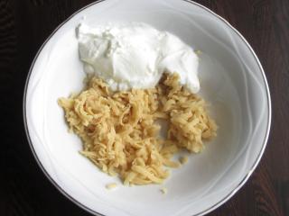 Jak upéct jablečný koláč s marcipánovým krémem | recept