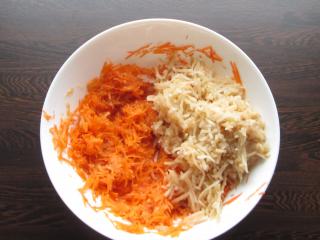 Jak připravit jemnou celerovou pomazánku s mrkví a jablkem | recept