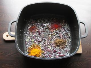 Jak uvařit jihoamerické dušené batáty s černými fazolemi | recept Jak uvařit jihoamerické dušené batáty s černými fazolemi | recept