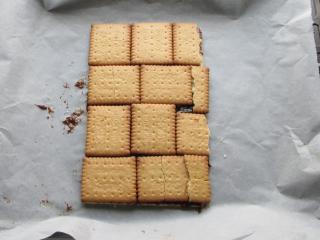 Jak na nepečené oplatkové řezy se sušenkami a čokoládovou nádivkou | recept