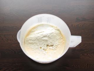 Jak upéct lahodně jemný piškot s makovým krémem ze smetanového sýru a bílé čokolády | recept