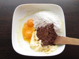 Jak upéct čokoládové kostičky s marcipánovým krémem | recept na cukroví