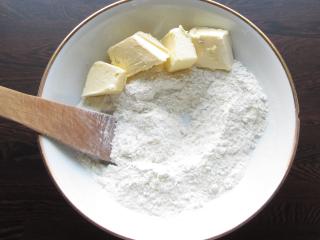 Jak upéct máslová levandulová srdíčka s citronovou polevou | recept