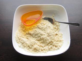 Jak upéct křehký máslový koláč s citronovou náplní | recept