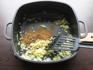 Jak uvařit kořeněnou polévku z černé čočky, zeleniny a kokosového mléka | recept Jak uvařit kořeněnou polévku z černé čočky, zeleniny a kokosového mléka | recept