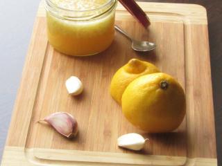 Jak připravit vitamínovou bombu z citronu, medu a česneku | jak vyrobit citronový vitaminový sirup pro posílení imunity
