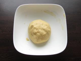 Jak upéct jednoduchá marcipánová kolečka s kávovou polevou | recept na cukroví Jak upéct jednoduchá marcipánová kolečka s kávovou polevou | recept na cukroví
