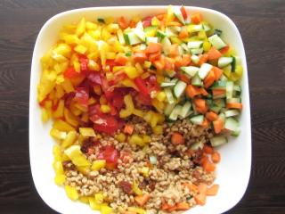 Jak zpestřit jídelníček salátem z bulguru | recept se zeleninou Jak zpestřit jídelníček salátem z bulguru | recept se zeleninou