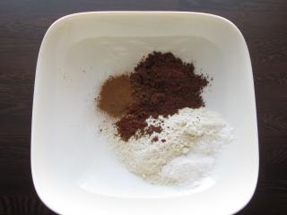 Jak upéct kakaový chlebíček se sušeným ovocem | recept na moučník