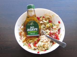 Jak připravit rychlý vitaminový salát z kysaného zelí, kapie a jablka | recept