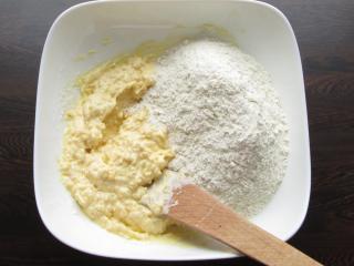 Jak upéct jednoduchá marcipánová kolečka s kávovou polevou | recept na cukroví Jak upéct jednoduchá marcipánová kolečka s kávovou polevou | recept na cukroví
