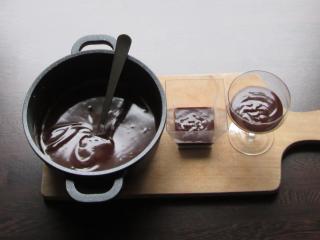 Jak připravit dezert do skleničky z čokoládovo-arašídového krému | recept Jak připravit dezert do skleničky z čokoládovo-arašídového krému | recept
