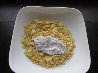 Jak připravit kuřecí plátky v chipsech | recept na řízky obalované v bramborovoých lupíncích Jak připravit kuřecí plátky v chipsech | recept na řízky obalované v bramborovoých lupíncích