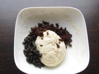 Jak upéct vláčné Cottage bochánky s olivami a sušenými rajčaty | recept Jak upéct vláčné Cottage bochánky s olivami a sušenými rajčaty | recept