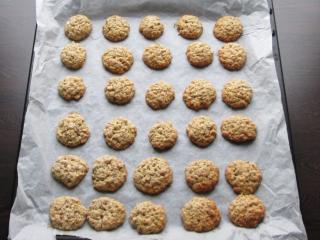 Jak upéct ovesné sušenky plné oříšků | recept
