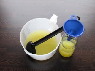 Jak připravit medicínu proti nachlazení | likér s medem, citronem a zázvorem