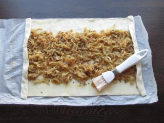 Jak upéct křehký cibulový závin | recept