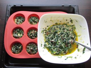 Jak na slané vaječné muffiny se sýrem, špenátem a sušenými rajčaty | recept Jak na slané vaječné muffiny se sýrem, špenátem a sušenými rajčaty | recept