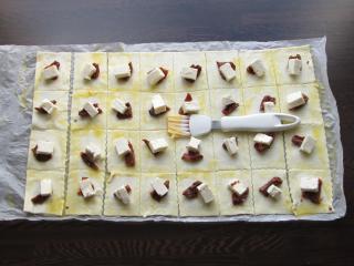 Jak upéct slané listové šátečky se sušenými rajčaty a sýrem | rychlý recept Jak upéct slané listové šátečky se sušenými rajčaty a sýrem | rychlý recept