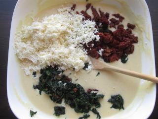 Jak upéct slaný chlebíček se špenátem a rajčaty | recept na domácí slané pečivo Jak upéct slaný chlebíček se špenátem a rajčaty | recept na domácí slané pečivo