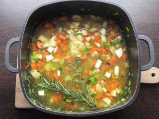 Jak uvařit hrstkovou polévku plnou luštěnin a zeleniny | recept na hrstkovou polévku z luštěnin