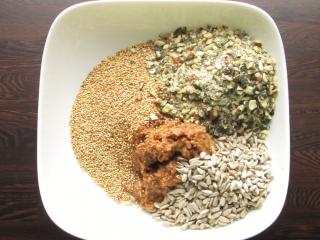 Jak připravit müsli tyčinky | recept na semínkové tyčinky s ořechy a quinoou