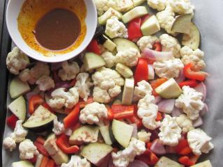 Jak připravit orientální salát z pečené zeleniny | recept