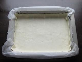 Jak upéct sytý slaný koláč z listového těsta, brambor a sýru | recept