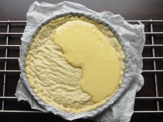 Jak upéct luxusní křehký koláč s citronovým krémem a borůvkami | recept