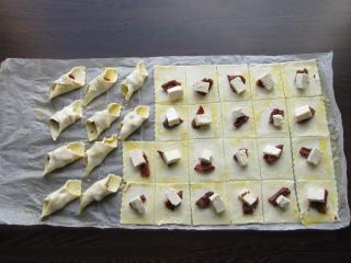 Jak upéct slané listové šátečky se sušenými rajčaty a sýrem | rychlý recept Jak upéct slané listové šátečky se sušenými rajčaty a sýrem | rychlý recept