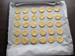 Jak upéct jednoduchá marcipánová kolečka s kávovou polevou | recept na cukroví Jak upéct jednoduchá marcipánová kolečka s kávovou polevou | recept na cukroví