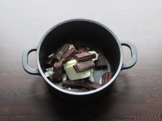 Jak upéct slepované kakaové řezy s čokoládovou polevou | recept