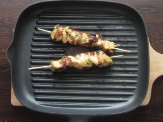 Jak připravit kuřecí satay s arašídovou omáčkou | recept