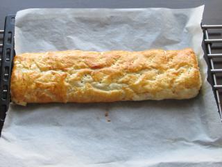 Jak upéct závin plný tmavé smetanovo-kokosové náplně | recept