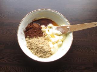 Jak upéct piškotové řezy s ořechovým krémem a čokoládou | recept