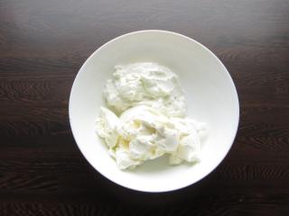 Jak upéct lahodně jemný piškot s makovým krémem ze smetanového sýru a bílé čokolády | recept Jak upéct lahodně jemný piškot s makovým krémem ze smetanového sýru a bílé čokolády | recept