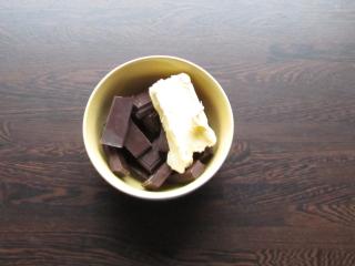 Jak upéct křehké koláčky s oříšky a čokoládovou tečkou | recept