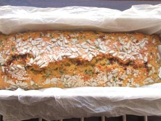Jak upéct slaný chlebíček se špenátem a rajčaty | recept na domácí slané pečivo Jak upéct slaný chlebíček se špenátem a rajčaty | recept na domácí slané pečivo