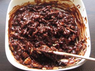 Jak připravit nepečené čokoládovo-ořechové řezy se sušenkou | recept Jak připravit nepečené čokoládovo-ořechové řezy se sušenkou | recept