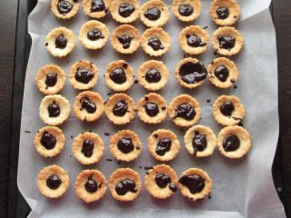Jak upéct kokosové košíčky s marcipánem a čokoládovou polevou | recept Jak upéct kokosové košíčky s marcipánem a čokoládovou polevou | recept