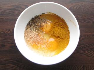 Jak upéct listový koláč nevšedních chutí | recept se sýrem a suchým salámem Jak upéct listový koláč nevšedních chutí | recept se sýrem a suchým salámem