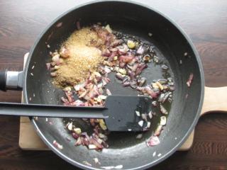 Jak uvařit kuřecí polévku s kokosovým mlékem a čočkou Beluga | recept Jak uvařit kuřecí polévku s kokosovým mlékem a čočkou Beluga | recept