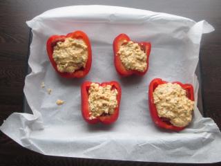 Jak na pečené papriky plněné pikantní klobásou a sýrem | recept