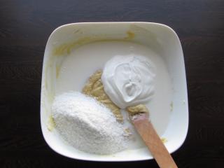 Jak upéct prvotřídní kokosový koláč s vanilkovým cappuccino krémem