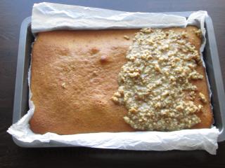 Jak upéct božský špaldový koláč s kardamomem a karamelovo-ořechovou | recept glazurou