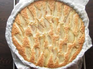 Jak upéct křehký koláč s mandlovou náplní a hruškami | recept Jak upéct křehký koláč s mandlovou náplní a hruškami | recept